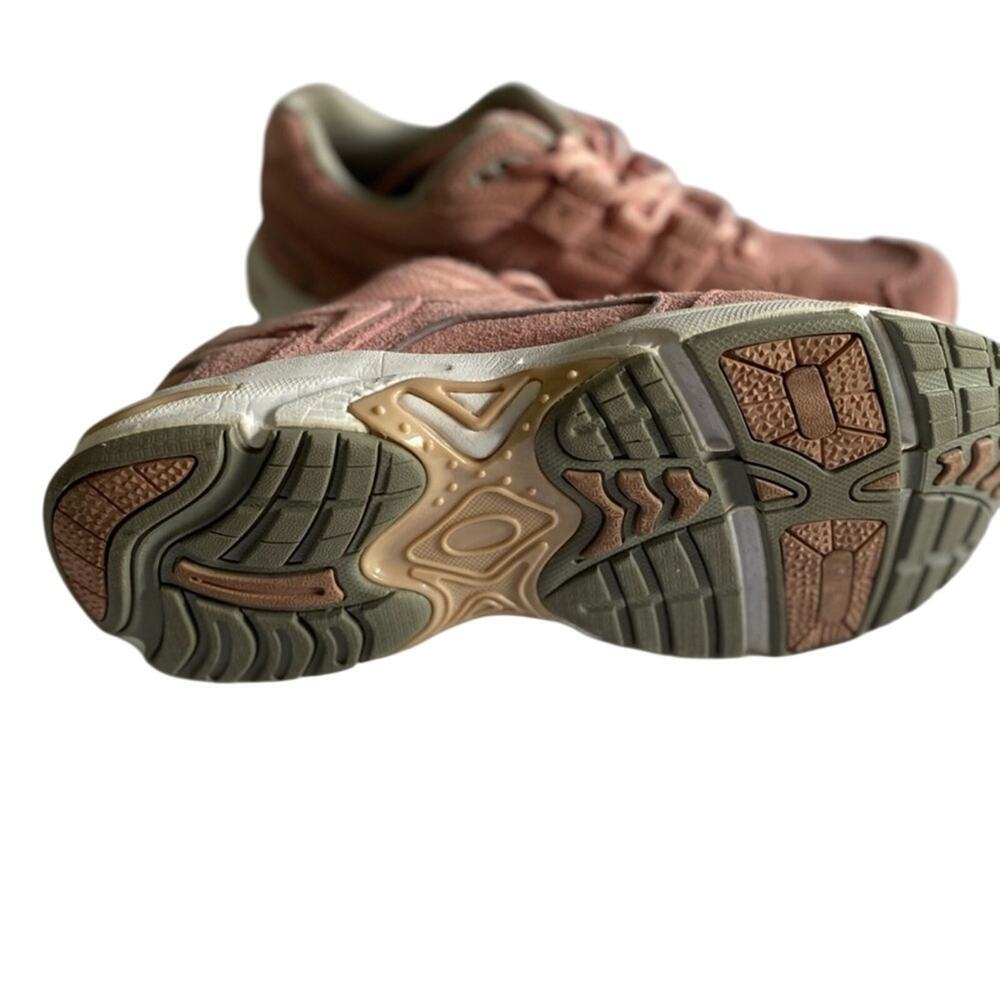 Vionic Women’s Walker Mauve Suede Sneakers Size 7.5 - Picture 4 of 6